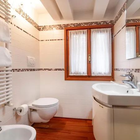 Glass House - Loft 2 Minutes To Rialto Bridge & View * Venice