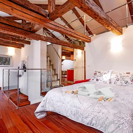 Glass House - Loft 2 Minutes To Rialto Bridge & View Apartment *
