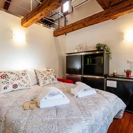 Glass House - Loft 2 Minutes To Rialto Bridge & View *