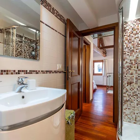 Glass House - Loft 2 Minutes To Rialto Bridge & View * Venice