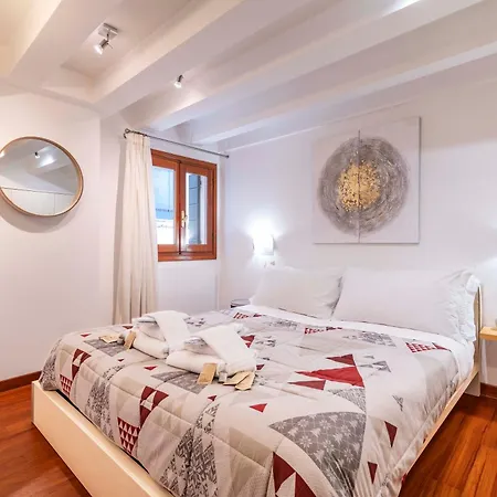 Glass House - Loft 2 Minutes To Rialto Bridge & View Venedik