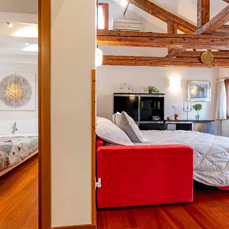 Glass House - Loft 2 Minutes To Rialto Bridge & View דירה ונציה