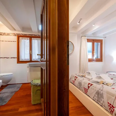 Glass House - Loft 2 Minutes To Rialto Bridge & View *