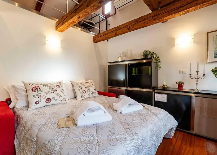 Glass House - Loft 2 Minutes To Rialto Bridge & View *