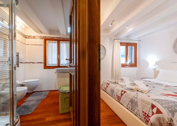 Glass House - Loft 2 Minutes To Rialto Bridge & View *